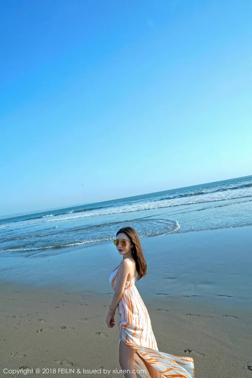 Xgyw.Org_[FeiLin嗲囡囡]VOL.144_美女主播周于希泳池里性感连体比基尼秀完美身材写真43P