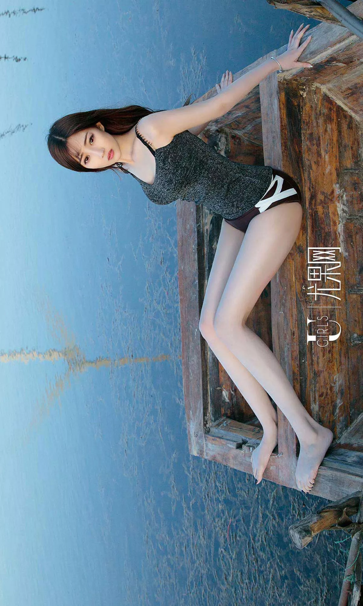 Xgyw.Org_[Ugirls爱尤物]No.1133_嫩模林琳性感银色吊带内衣沙漠之旅热情火辣写真35P