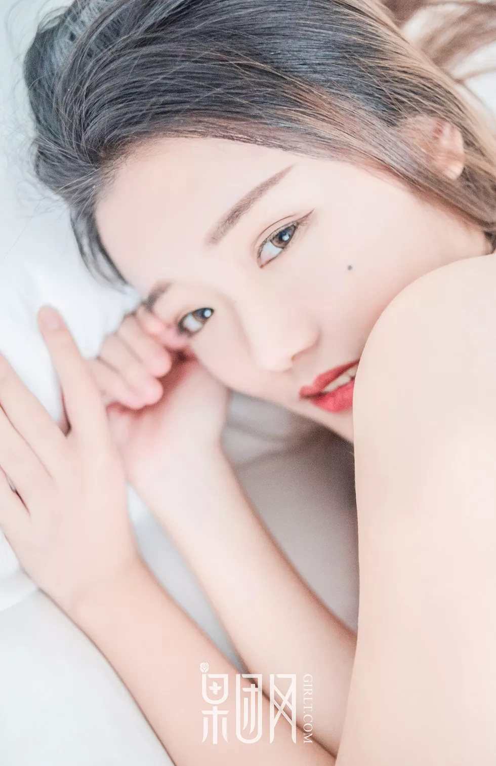 Xgyw.Org_[GIRLT果团网]NO.120_芭比女神私房白色蕾丝高叉连体内衣缕空露美乳火辣诱惑写真43P