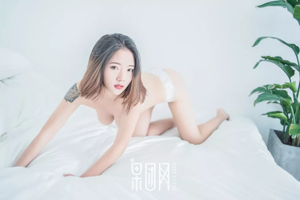 Xgyw.Org_[GIRLT果团网]NO.120_芭比女神私房白色蕾丝高叉连体内衣缕空露美乳火辣诱惑写真43P