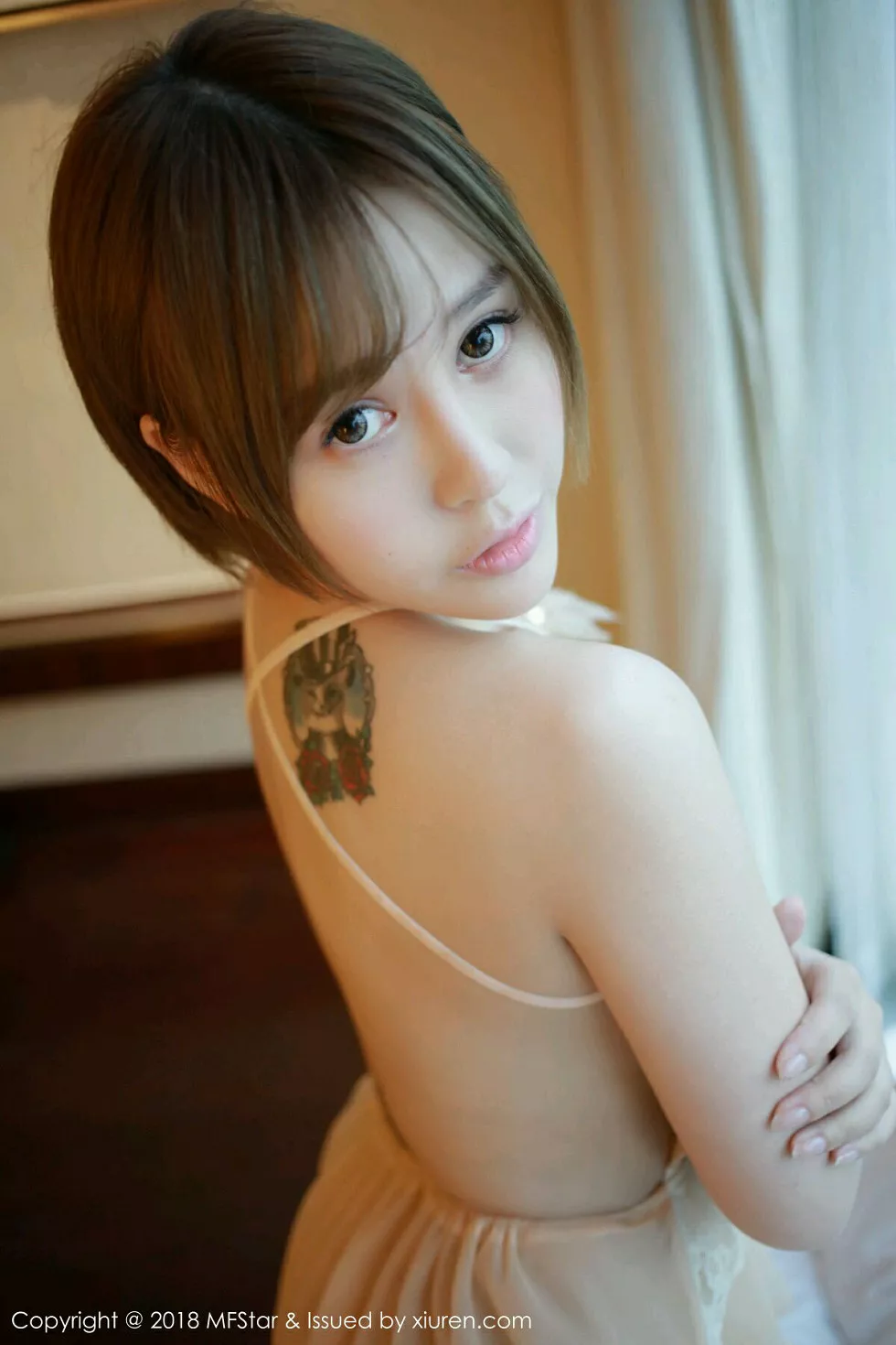 Xgyw.Org_[MFStar模范学院]Vol.125_女神Evelyn艾莉居家私房粉色吊带薄纱+半脱内衣诱惑写真52P