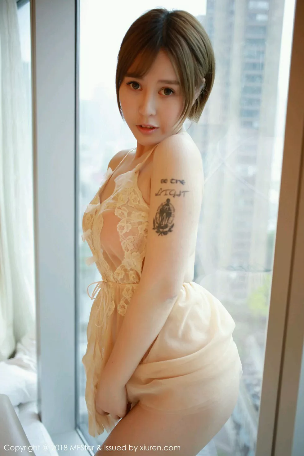 Xgyw.Org_[MFStar模范学院]Vol.125_女神Evelyn艾莉居家私房粉色吊带薄纱+半脱内衣诱惑写真52P