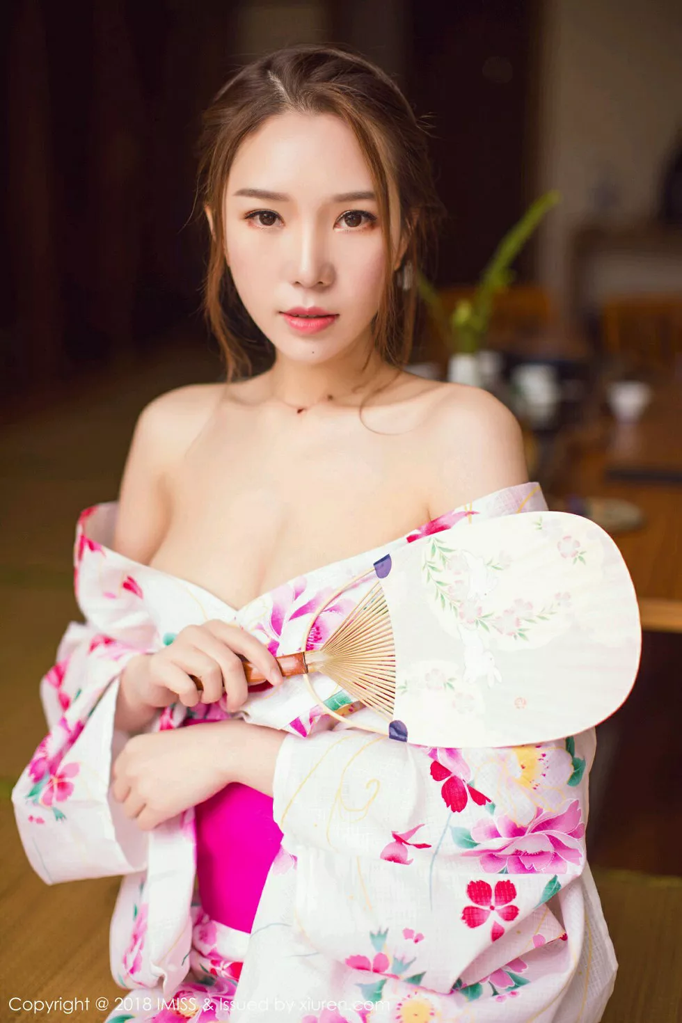 Xgyw.Org_[IMISS爱蜜社]Vol.252_嫩模Katrina私房日系和服真空露美乳+黑丝OL系列完美诱惑写真42P