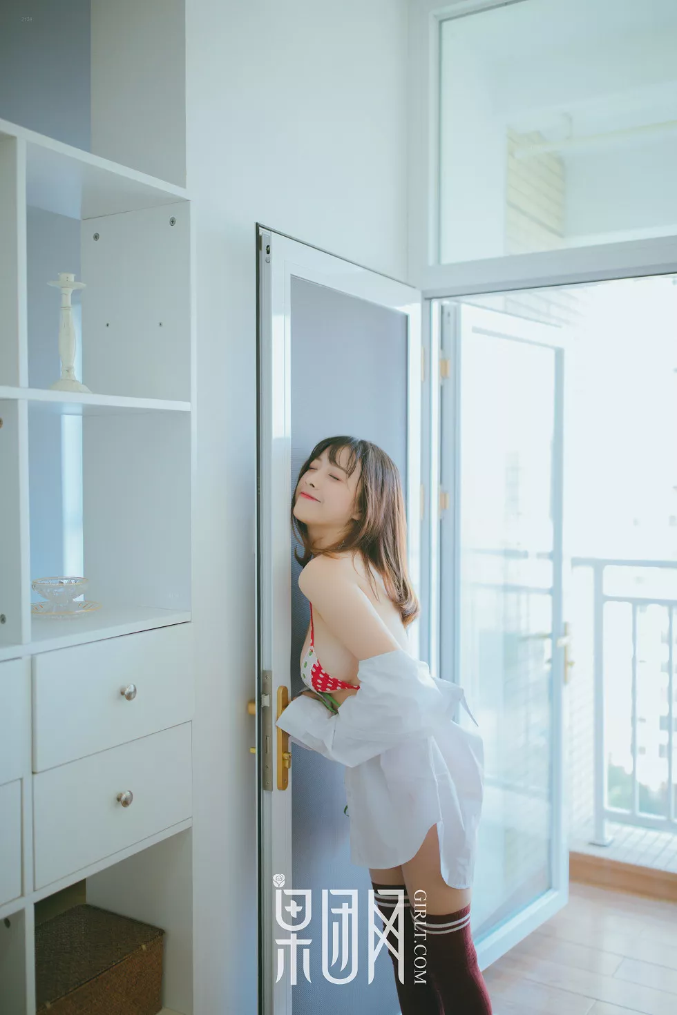 Xgyw.Org_[GIRLT果团网]熊川纪信No.030_草莓姑娘居家床上脱衬衣露草莓比基尼性感写真61P