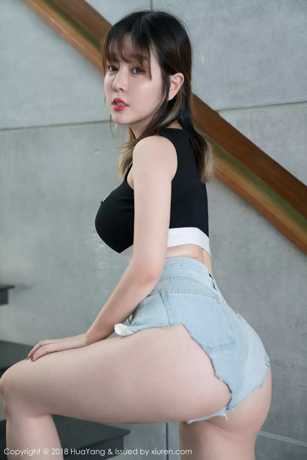 Xgyw.Org_[HuaYang花漾]Vol.075_女神王雨纯普吉岛外拍撩衣露豪乳胶带遮点极致诱惑写真42P