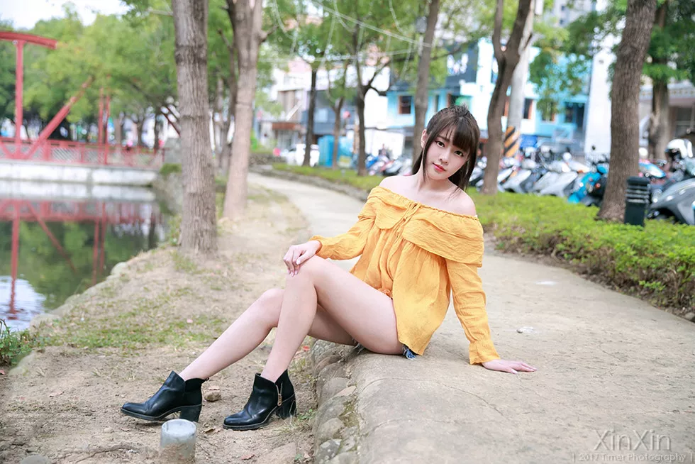 Xgyw.Org_台湾美女欣欣新竹东门城外拍宽松粉红毛衣配牛仔裤清纯写真125P
