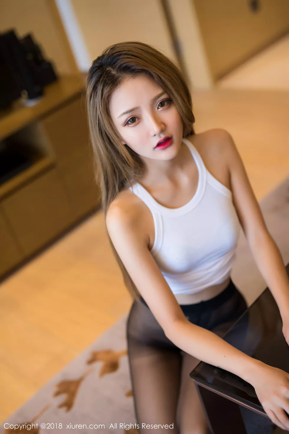 Xgyw.Org_XiuRen第1163期_嫩模Miko酱白背心配无内黑丝裤袜+高叉连体衣撩人诱惑写真69P
