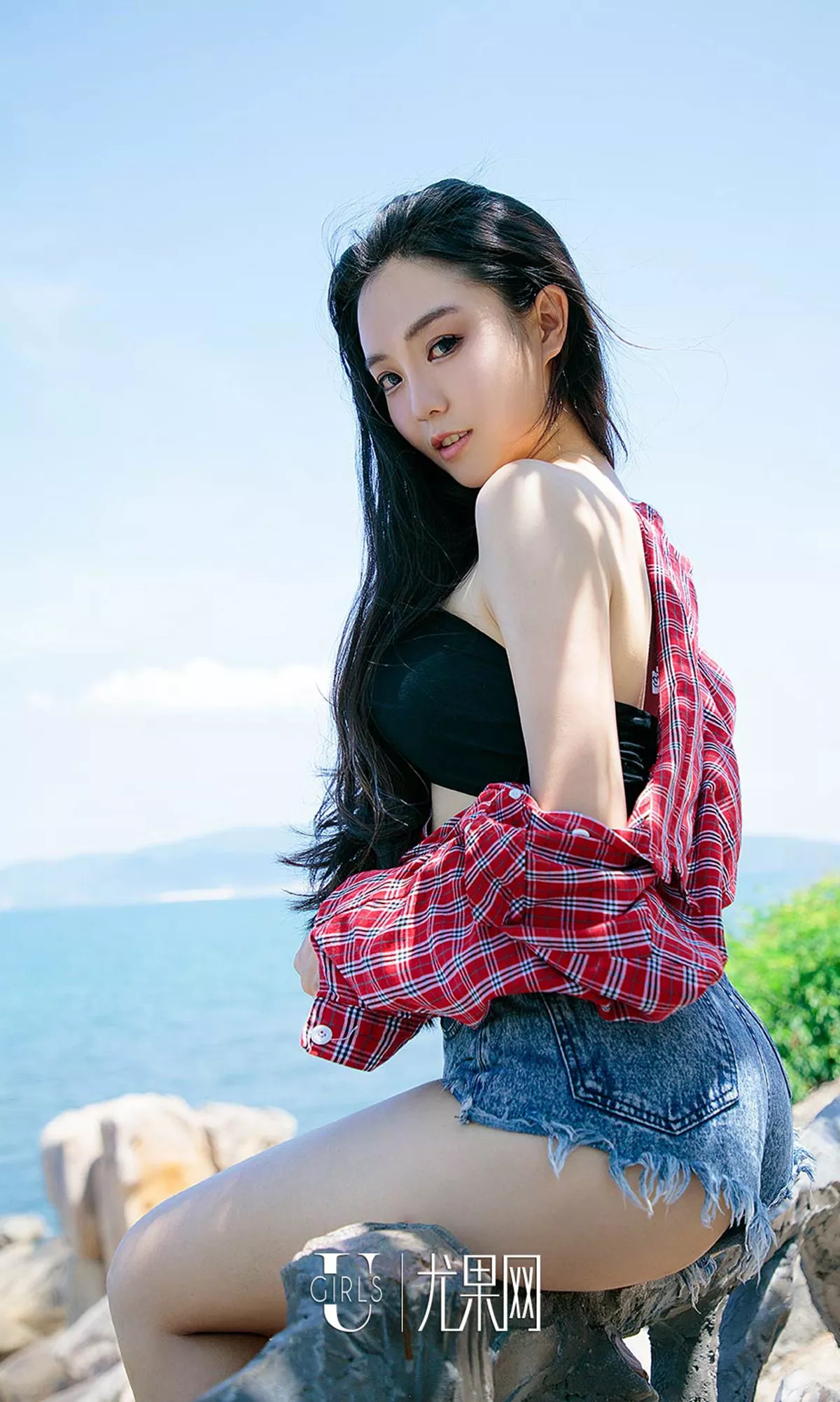 Xgyw.Org_[Ugirls爱尤物]No.1234_嫩模许文婷沙滩边黑色三点式比基尼秀完美身材诱惑写真35P