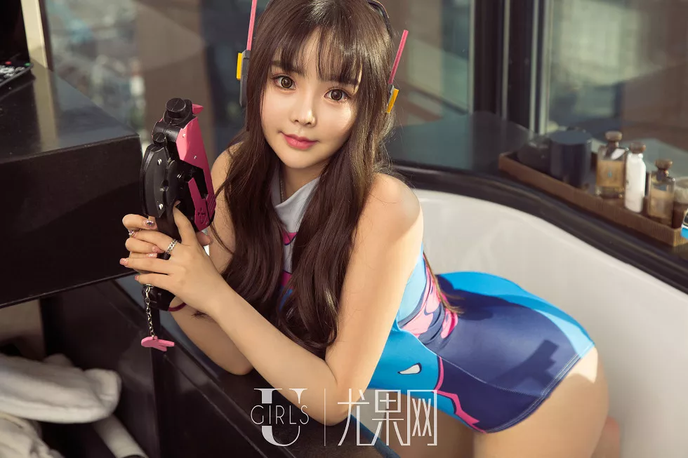 Xgyw.Org_[Ugirls尤果网]U397_嫩模Wendy私房机甲美女套装+性感白色比基尼完美爆乳诱惑写真62P
