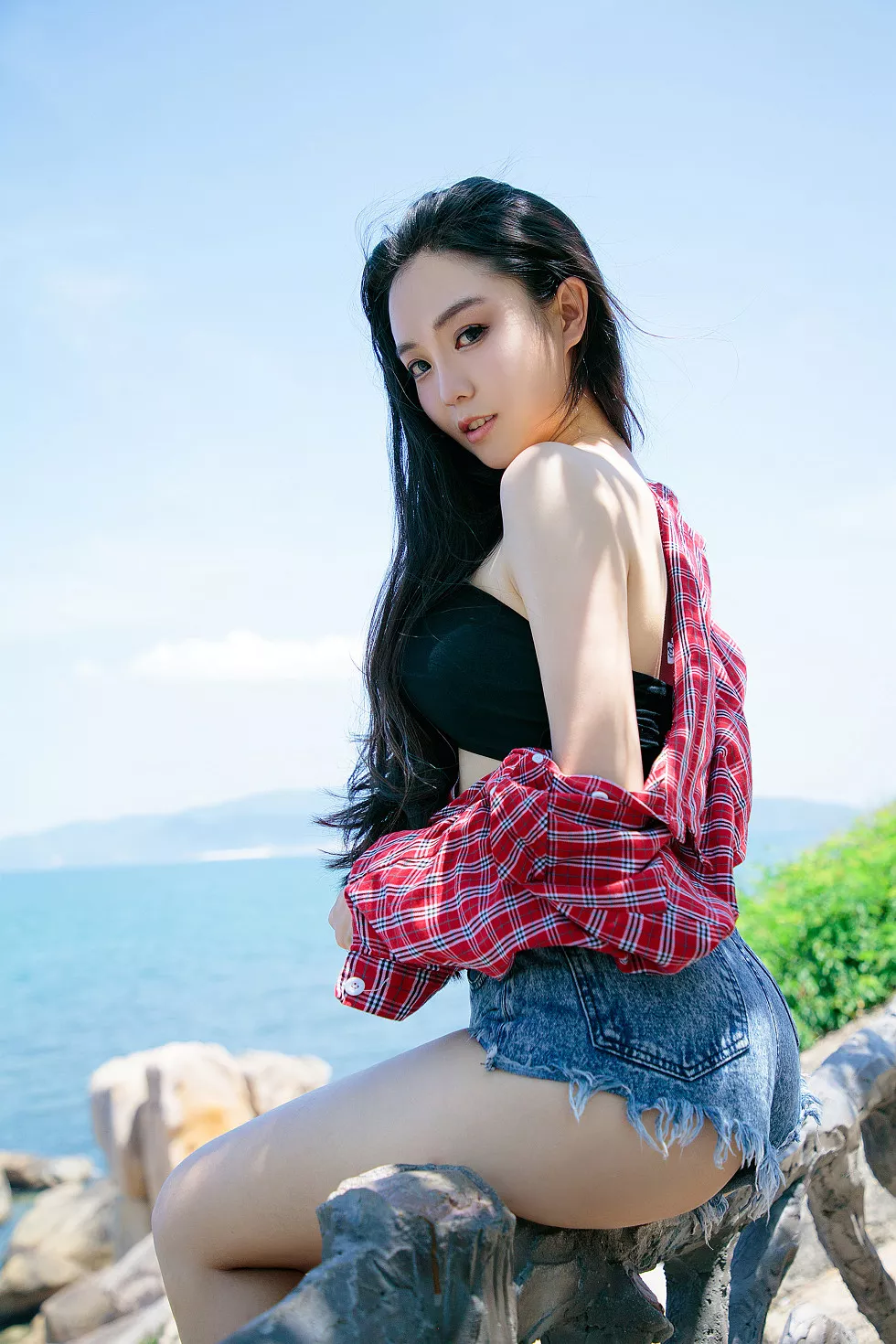 Xgyw.Org_[Ugirls尤果网]U400_嫩模许文婷沙滩边性感黑色比基尼秀完美身材靓丽迷人写真65P