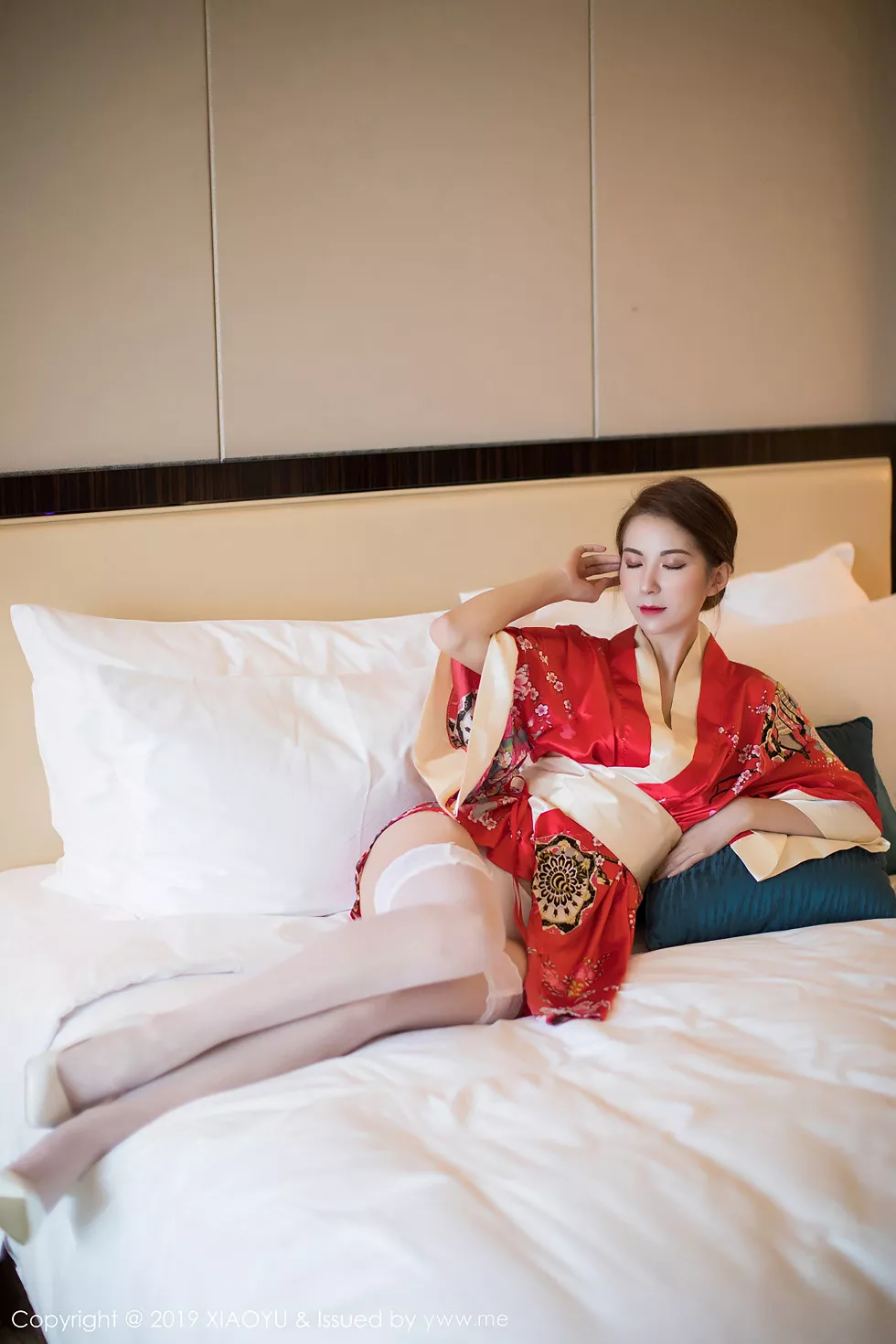 Xgyw.Org_[XiaoYu画语界]Vol.014_女神Carry私房性感红色和服配白色蕾丝袜妩媚诱惑写真53P