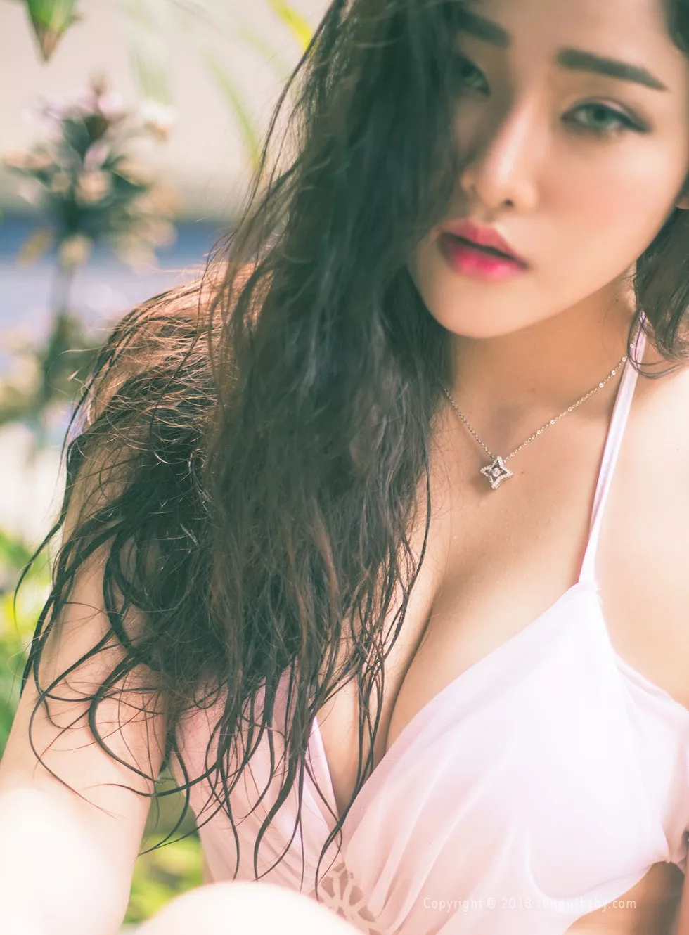 Xgyw.Org_[SunGirl阳光宝贝]NO.004_嫩模梓薰泳池里性感粉色比基尼秀完美身材妩媚眼神诱惑写真33P