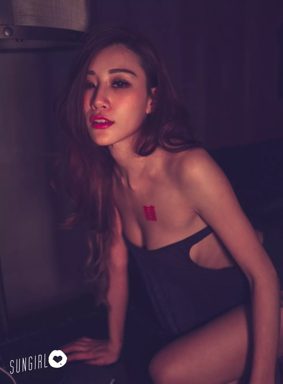 Xgyw.Org_[SunGirl阳光宝贝]NO.014_嫩模Lara性感囍娘黑色爆乳内衣露健美线条完美诱惑写真82P