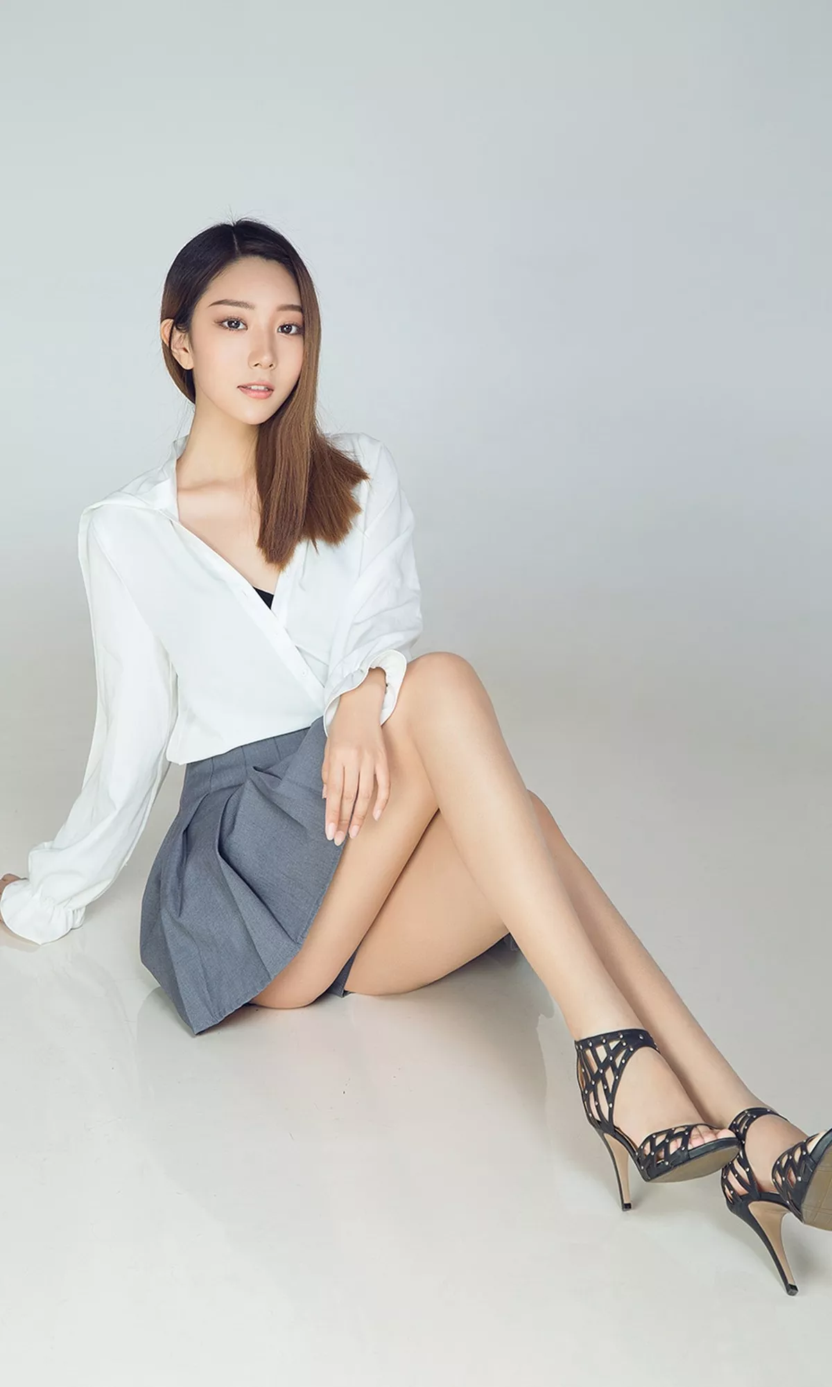 Xgyw.Org_[Ugirls爱尤物]No.1413_嫩模依然然私房黑色运动内衣+蓝色比基尼完美诱惑写真35P