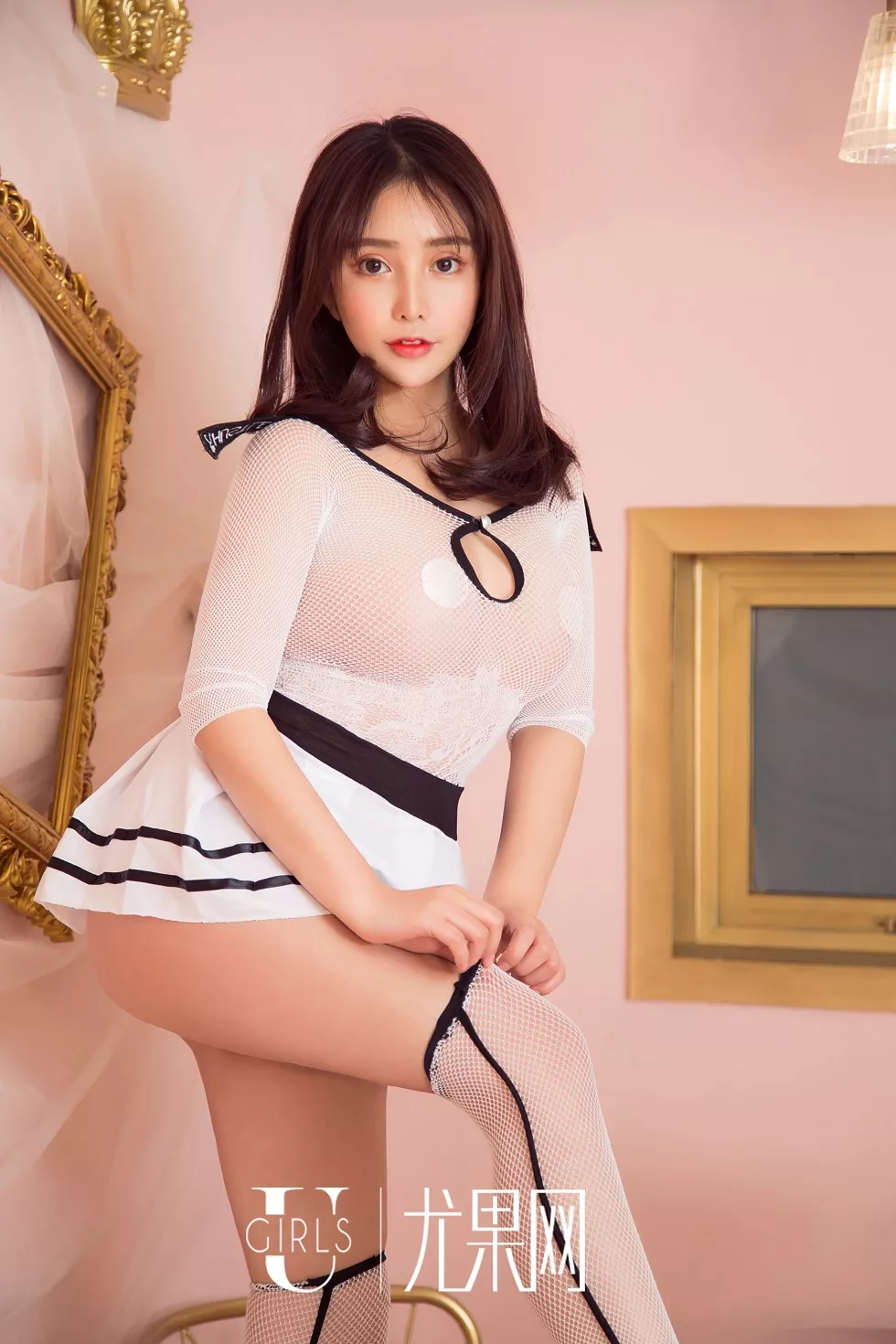 Xgyw.Org_[Ugirls尤果网]U419_嫩模小喜私房白色缕空连身裙秀豪乳翘臀火辣诱惑写真65P