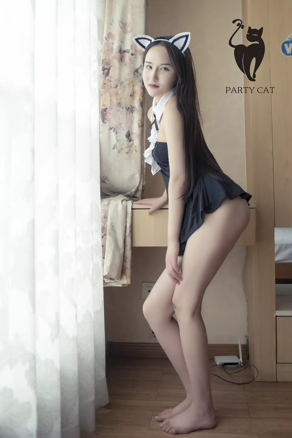 Xgyw.Org_[PartyCat轰趴猫]No.012_嫩模文琳黑色蕾丝情趣内衣配红色血滴子遮点极致诱惑写真40P