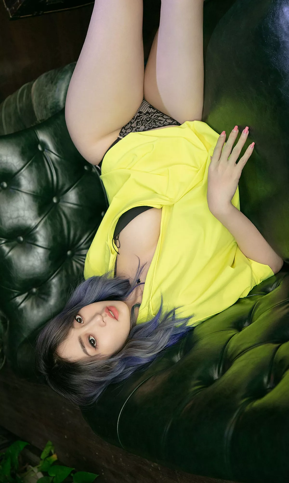 Xgyw.Org_[Ugirls爱尤物]No.1503_嫩模葵皇私房银白色外套半脱露性感黑色内衣完美诱惑写真35P