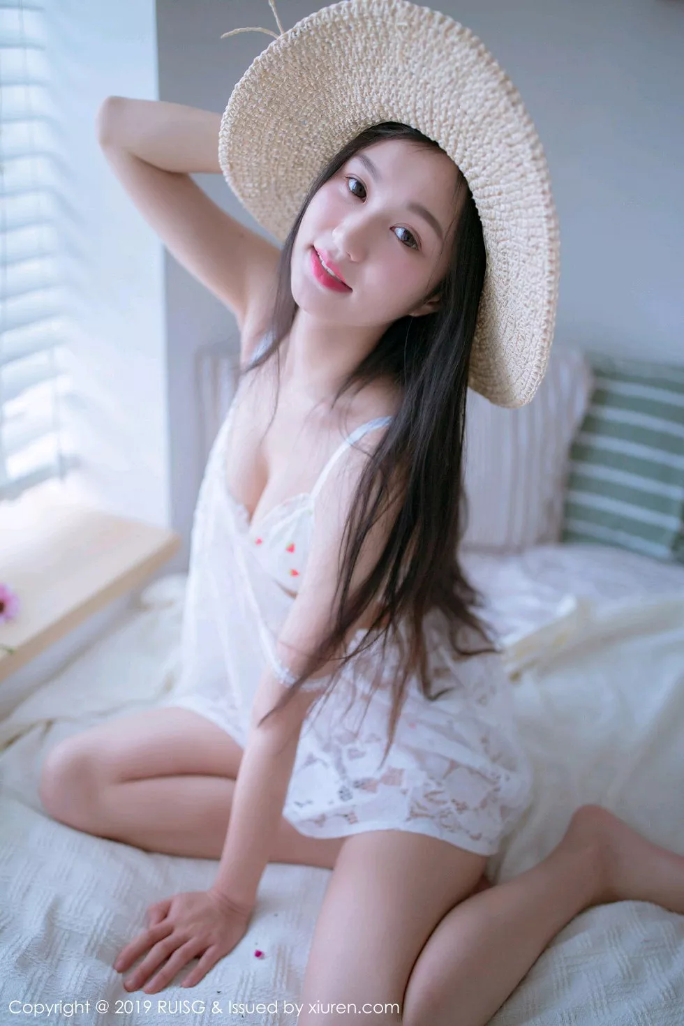 Xgyw.Org_[RUISG瑞丝馆]VOL.068_嫩模深紫Julie私房清甜可人草帽女孩系列靓丽迷人写真49P