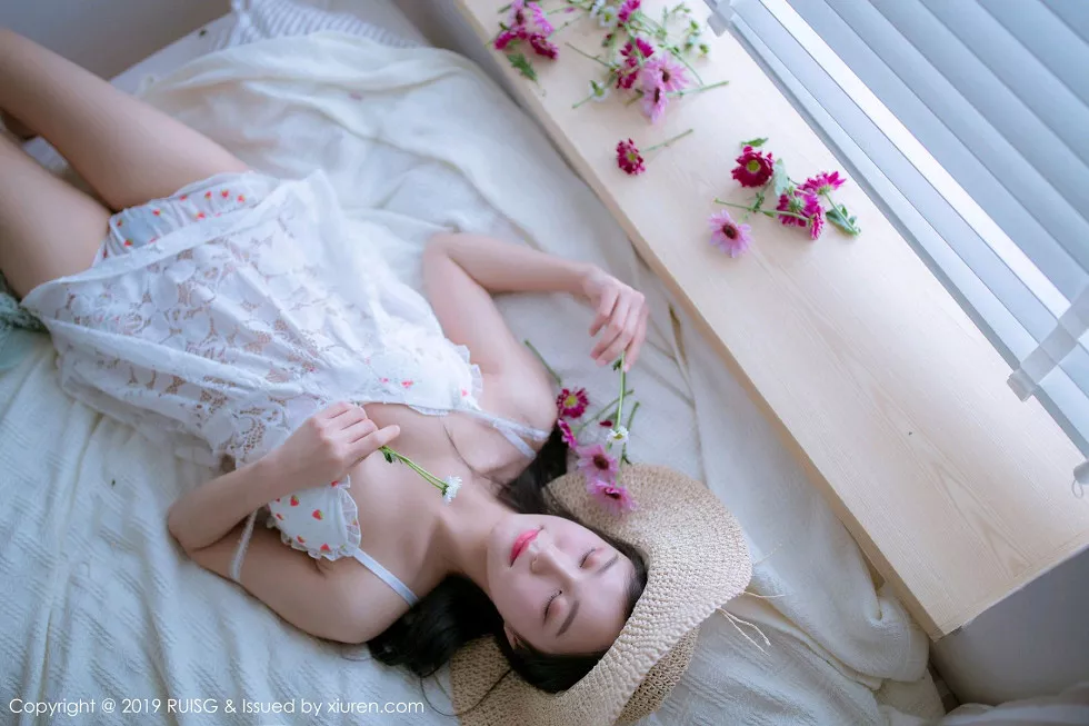 Xgyw.Org_[RUISG瑞丝馆]VOL.068_嫩模深紫Julie私房清甜可人草帽女孩系列靓丽迷人写真49P