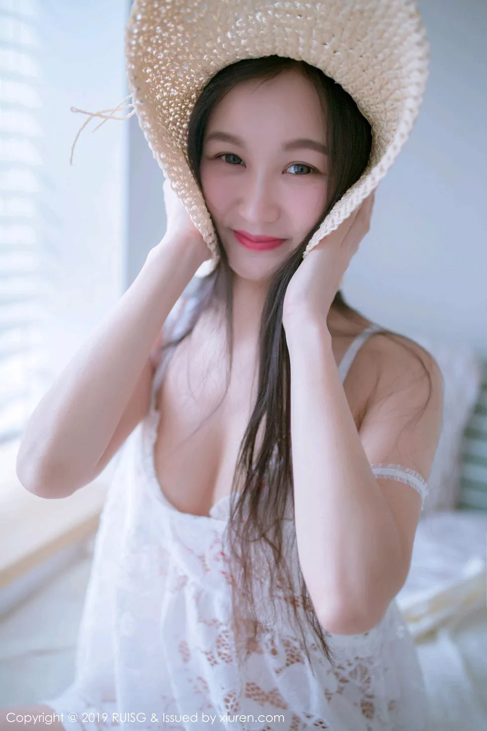 Xgyw.Org_[RUISG瑞丝馆]VOL.068_嫩模深紫Julie私房清甜可人草帽女孩系列靓丽迷人写真49P