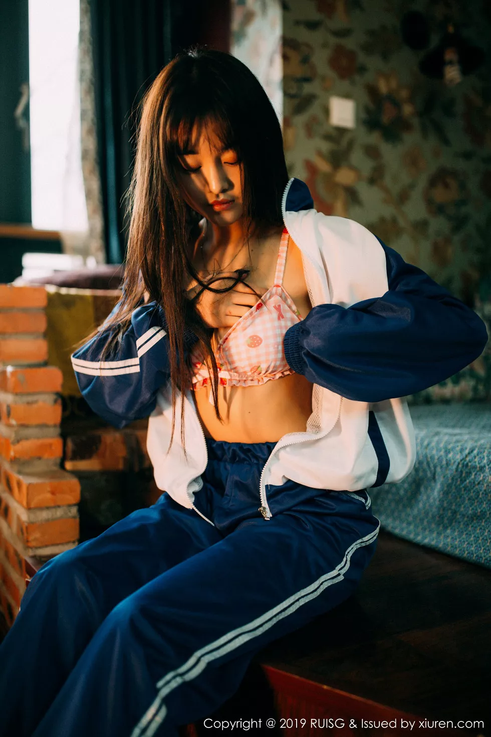 Xgyw.Org_[RUISG瑞丝馆]VOL.069_嫩模圆圆Daphne私房脱运动服露花色内衣秀完美身材诱惑写真51P