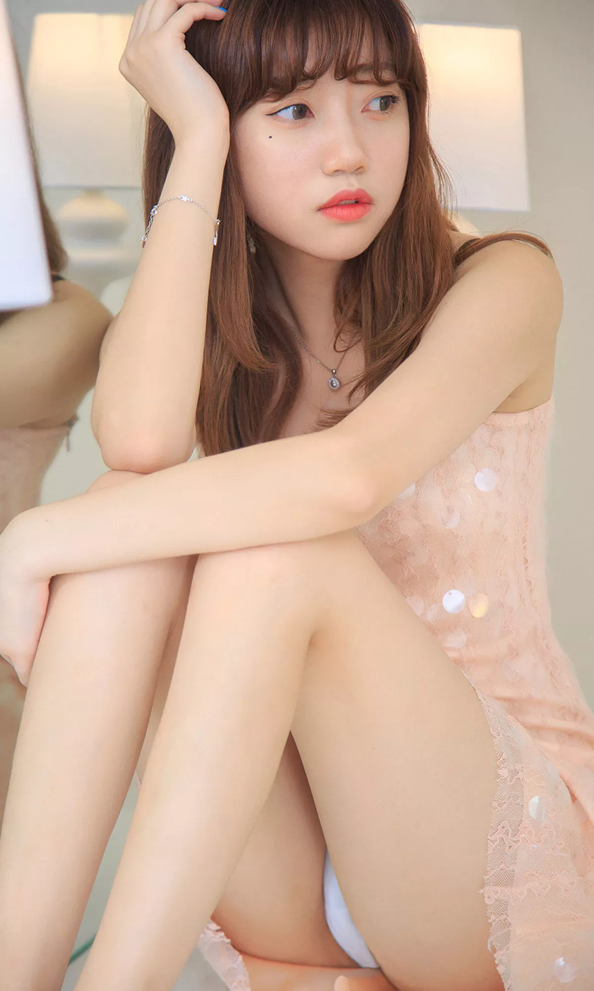 Xgyw.Org_[Ugirls爱尤物]No.1569_嫩模甜心私房清晰粉色连身裙+草莓少女睡衣撩人诱惑写真35P