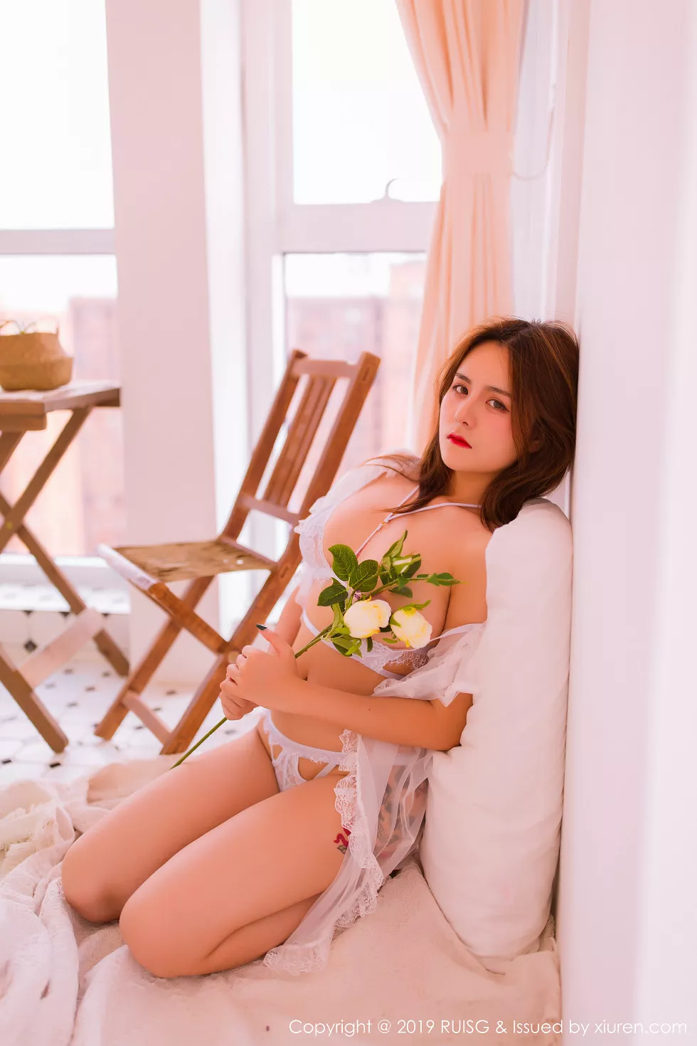 Xgyw.Org_[RUISG瑞丝馆]VOL.082_嫩模Daisy琳琳居家私房白色蕾丝内衣秀完美身材豪乳诱惑写真48P