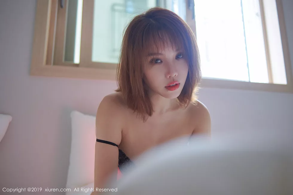 Xgyw.Org_XiuRen第1684期_女神黄乐然韩国旅拍户外白色蕾丝内衣露豪乳半球惹火诱惑写真54P