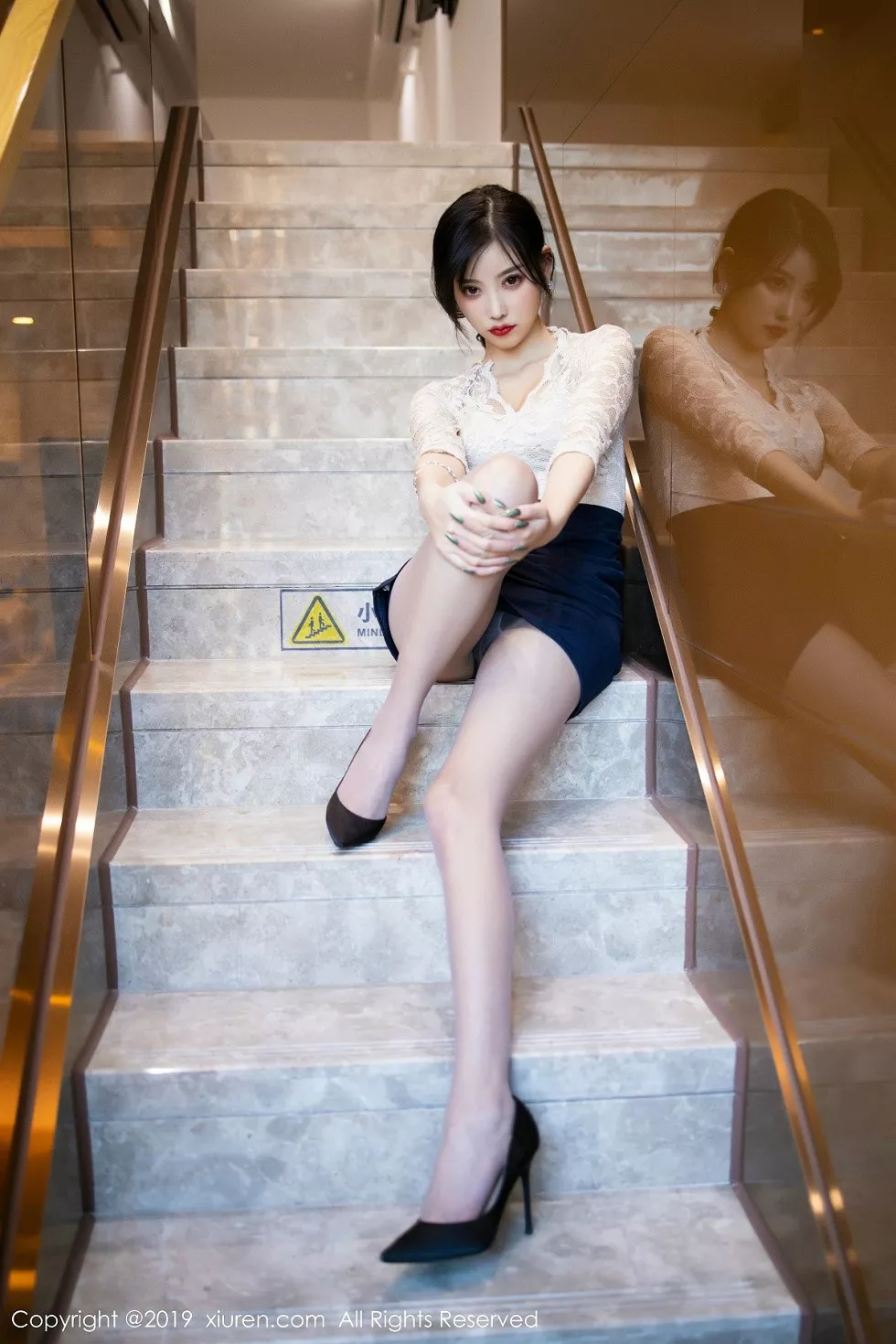 Xgyw.Org_XiuRen第1717期_女神杨晨晨sugar优雅吊裙配肉丝裤袜秀完美身材销魂诱惑写真70P