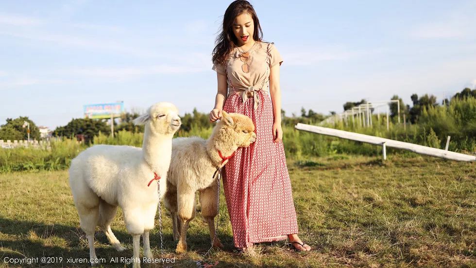 Xgyw.Org_XiuRen第1718期_嫩模艺儿拿铁室外帽子美少女清新甜美风靓丽迷人写真63P