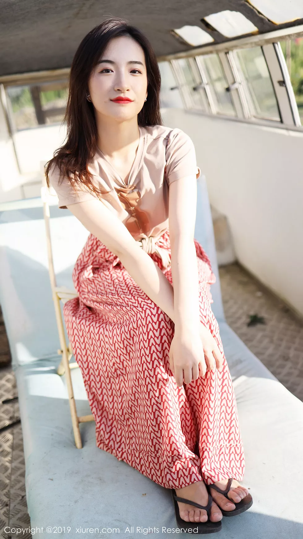 Xgyw.Org_XiuRen第1718期_嫩模艺儿拿铁室外帽子美少女清新甜美风靓丽迷人写真63P