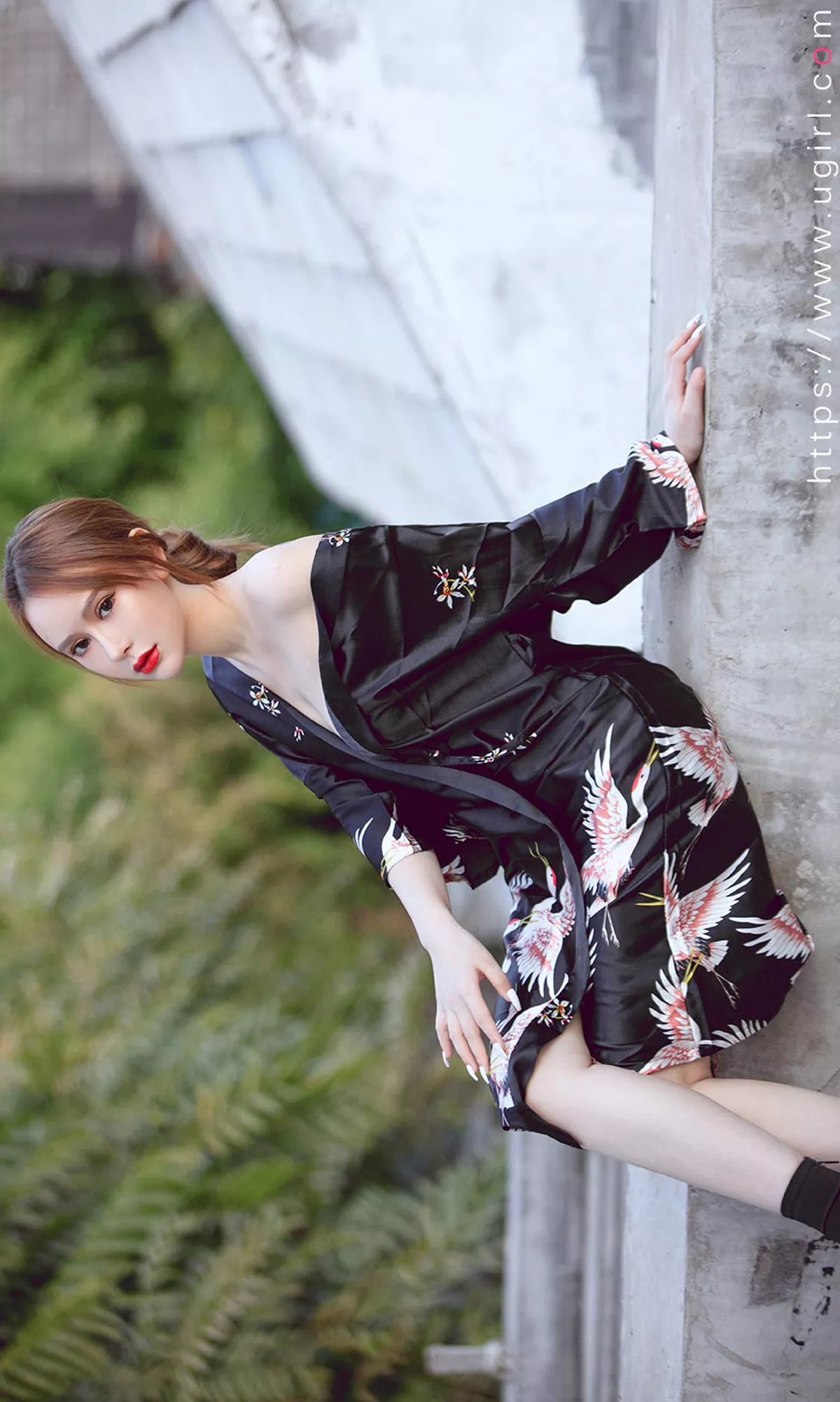 Xgyw.Org_[Ugirls爱尤物]No.1638_嫩模Coral户外性感低胸连身裙秀完美身材靓丽迷人写真35P