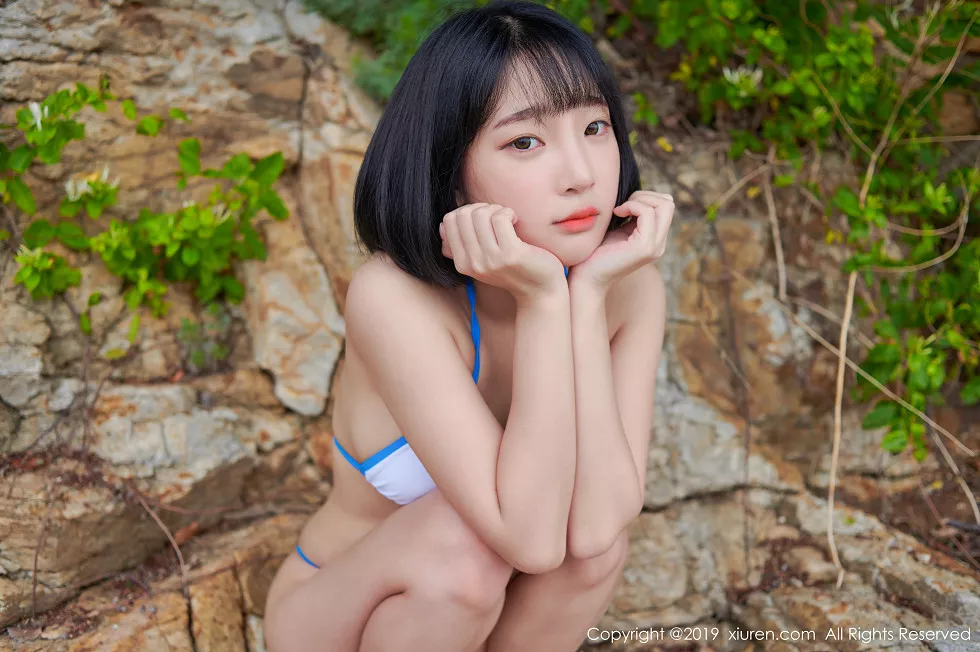 Xgyw.Org_XiuRen第1702期_模特_卿卿韩国旅拍私房面具魅惑半露豪乳+户外比基尼性感写真68P