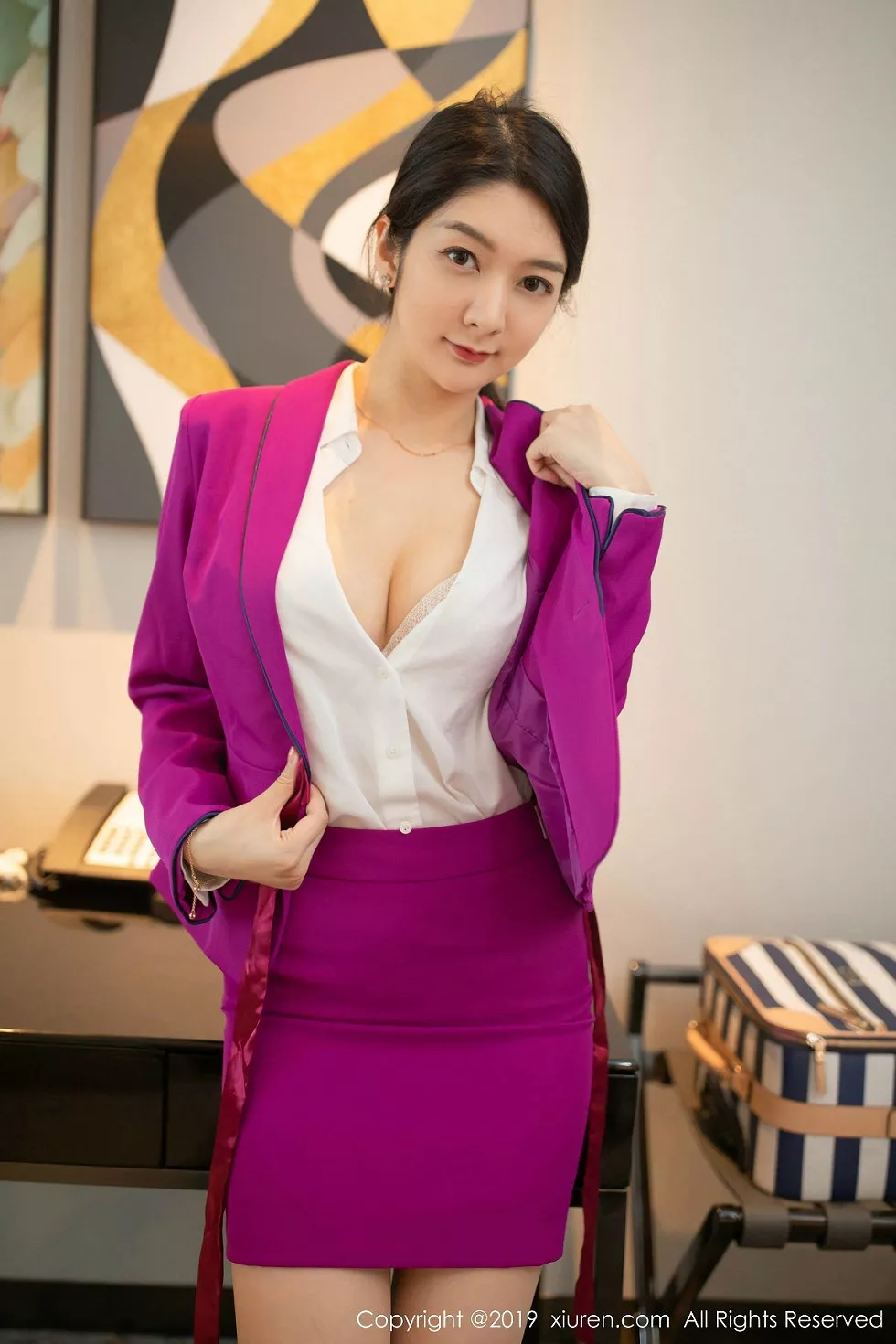Xgyw.Org_XiuRen第1799期_女神Angela小热巴私房空姐制服蕾丝内衣秀傲人豪乳诱惑写真99P