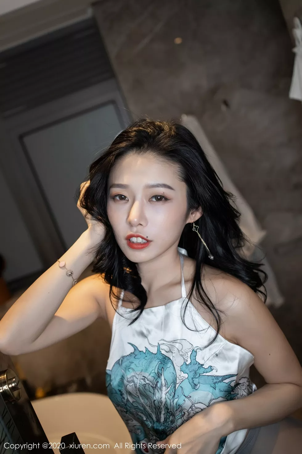 Xgyw.Org_XiuRen第1966期_嫩模luvian本能性感私房肚兜配无内黑丝秀翘臀屁沟诱惑写真43P