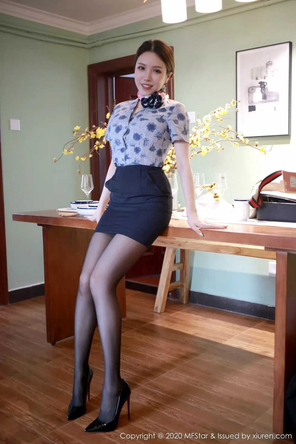 Xgyw.Org_[MFStar模范学院]Vol.286_女神黄乐然私房角色制服半脱无内露豪乳遮点诱惑写真53P
