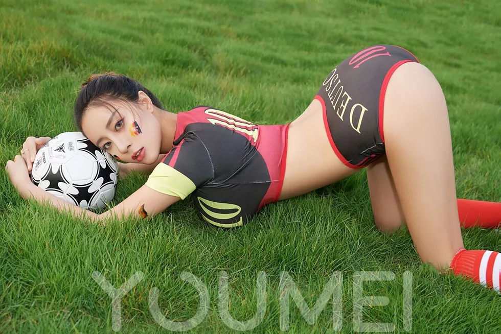 Xgyw.Org_[YouMei尤美]Vol.021_嫩模筱慧绿茵场上性感德国队球衣秀完美身材诱人写真13P