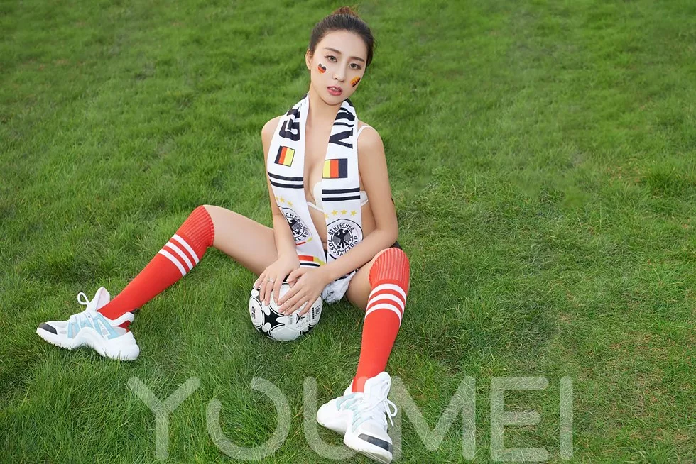 Xgyw.Org_[YouMei尤美]Vol.021_嫩模筱慧绿茵场上性感德国队球衣秀完美身材诱人写真13P