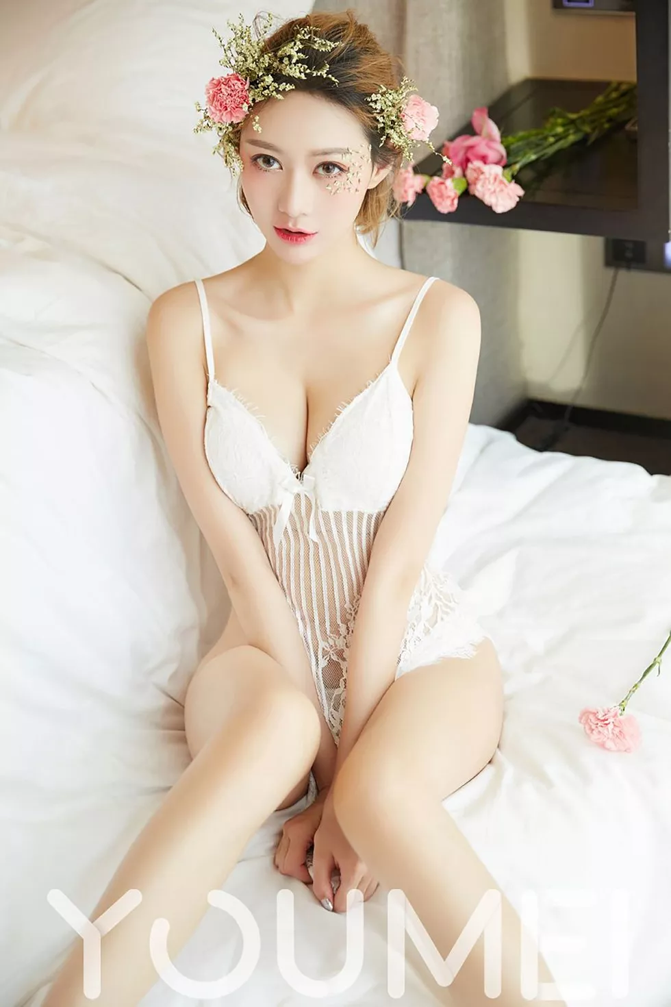 Xgyw.Org_[YouMei尤美]Vol.026_嫩模艺轩私房花仙子性感白色低胸吊带内衣秀豪乳诱惑写真22P