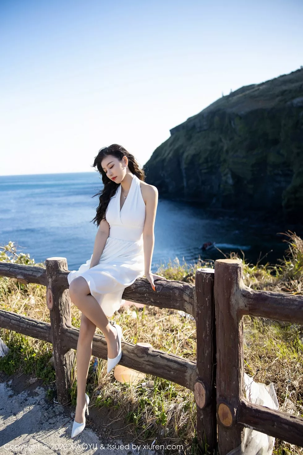 Xgyw.Org_[XiaoYu画语界]Vol.286_女神杨晨晨sugar济州岛旅拍私房银色吊裙半脱露豪乳诱惑写真83P
