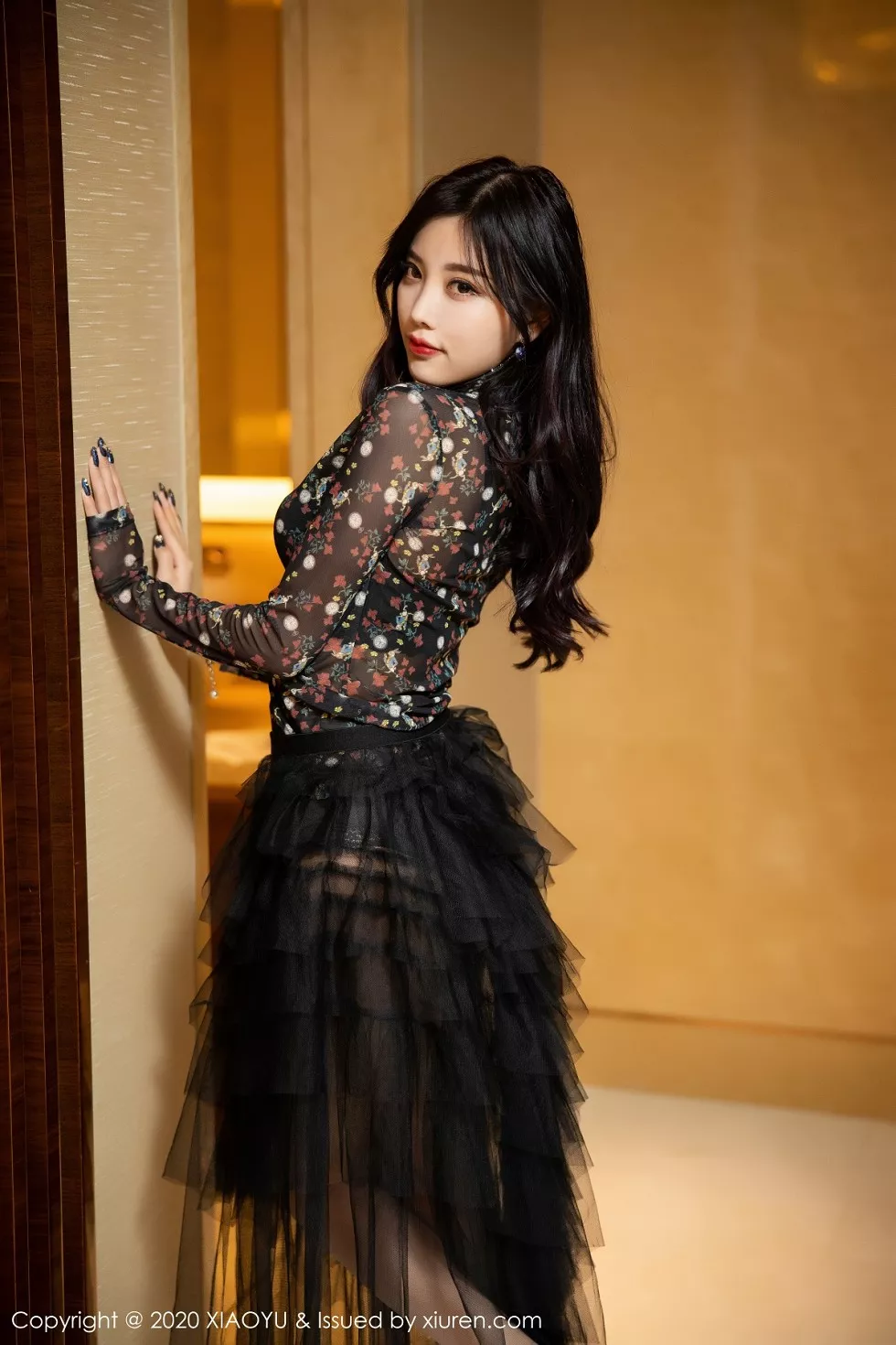 Xgyw.Org_[XiaoYu画语界]Vol.289_女神杨晨晨澳门旅拍华丽黑色吊裙透视秀完美身材诱惑写真86P