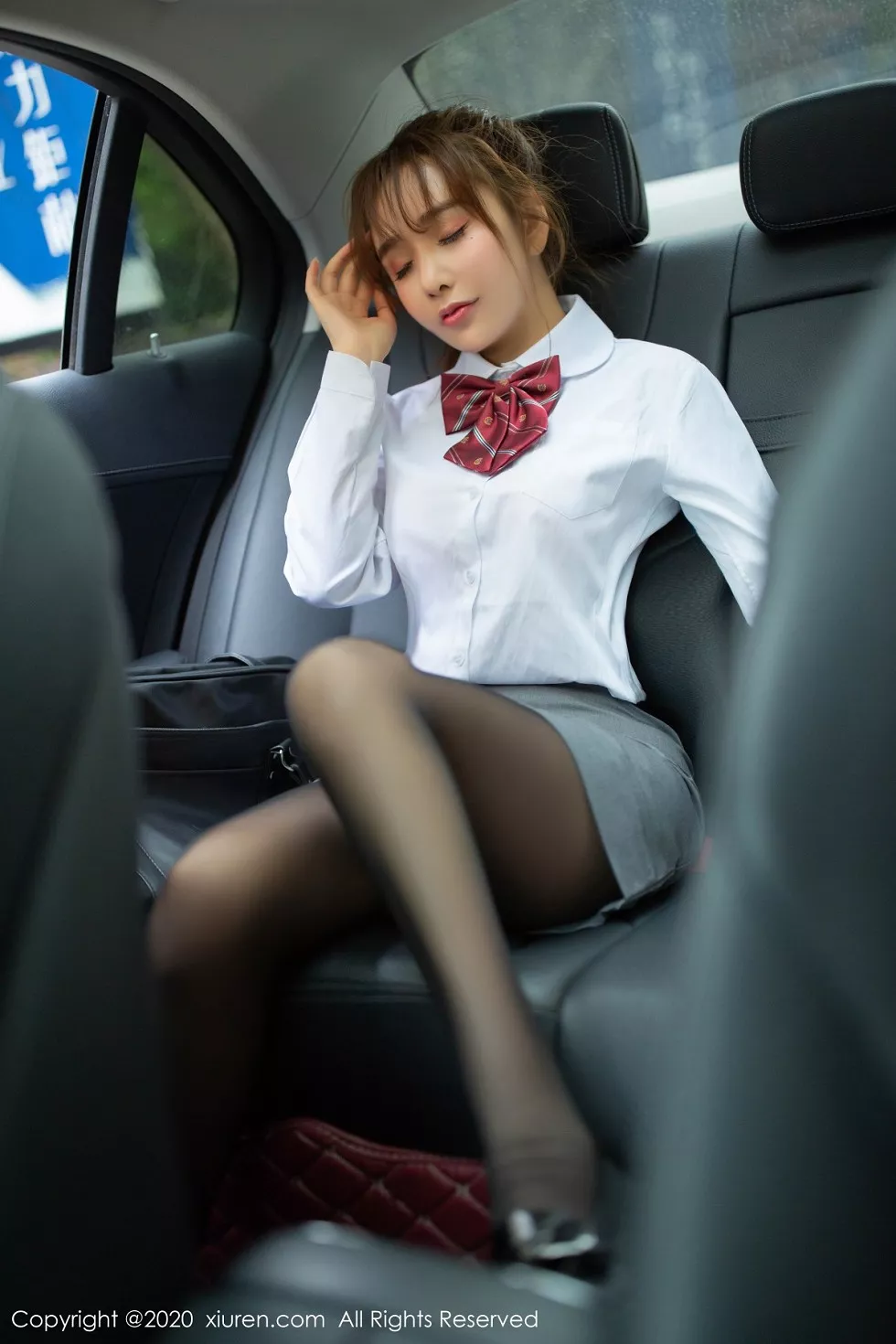 Xgyw.Org_XiuRen第2225期_嫩模陶喜乐_lele乌镇旅拍司机与老板女儿主题黑丝裤袜诱惑写真92P