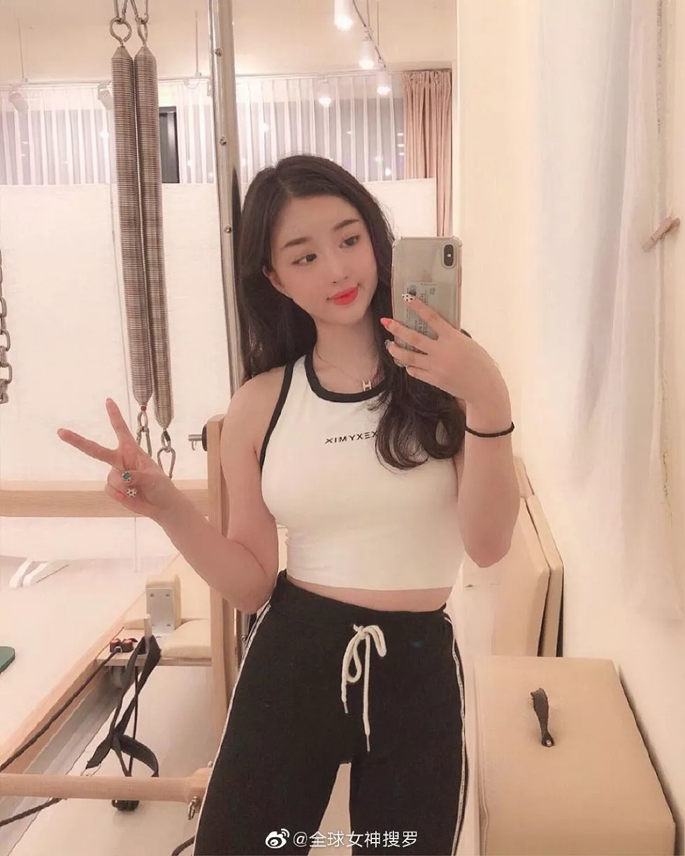 Xgyw.Org_爱健身的美少妇性感红唇加魔鬼身材迷人诱惑写真9P