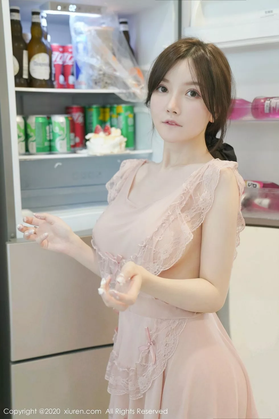 Xgyw.Org_XiuRen第2186期_女神糯美子Mini三亚旅拍性感厨娘主题粉色薄纱真空秀豪乳诱惑写真100P
