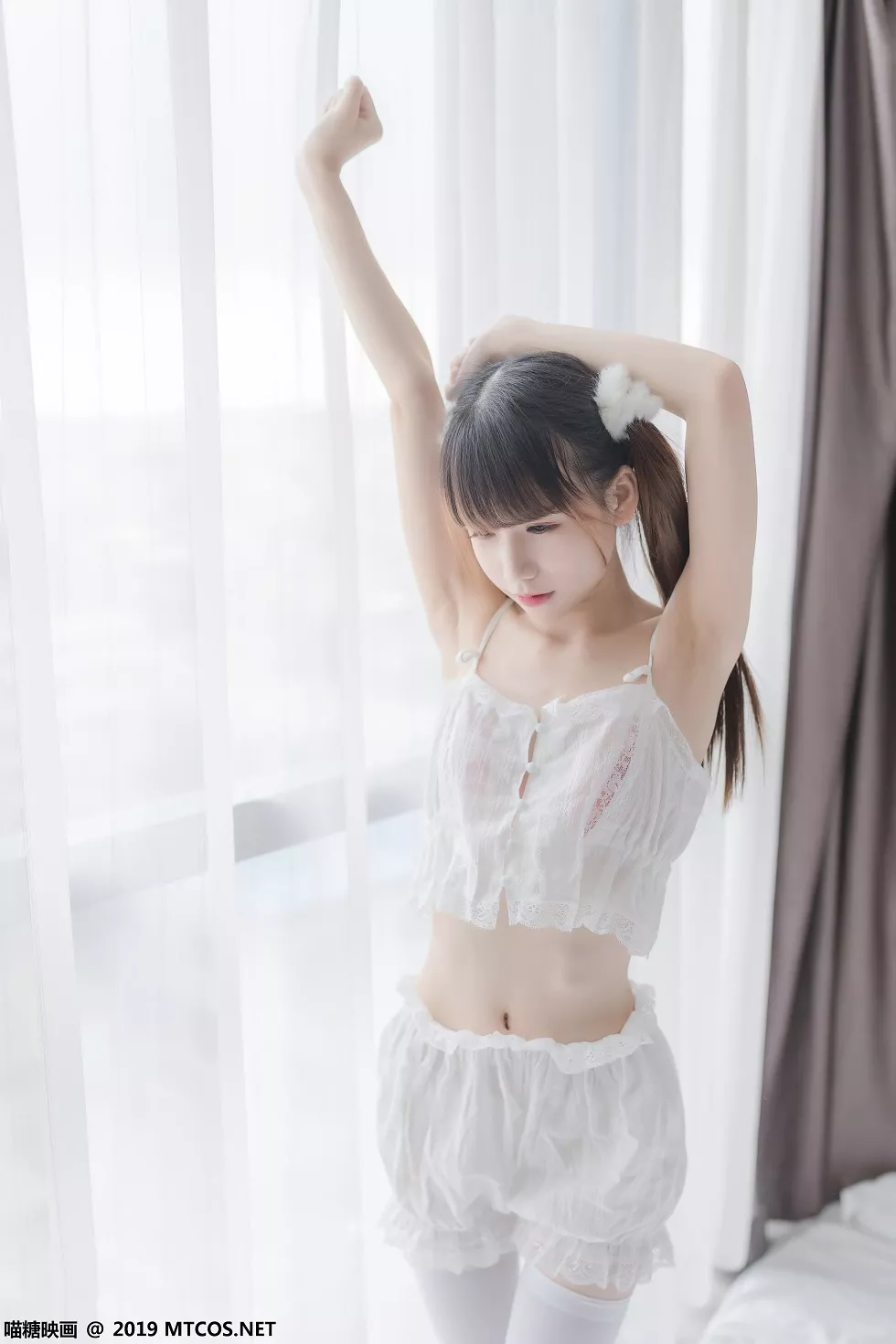 Xgyw.Org_[喵糖映画]Vol.065_双马尾辫美少女私房白色吊带薄纱内衣配白丝袜性感迷人写真40P