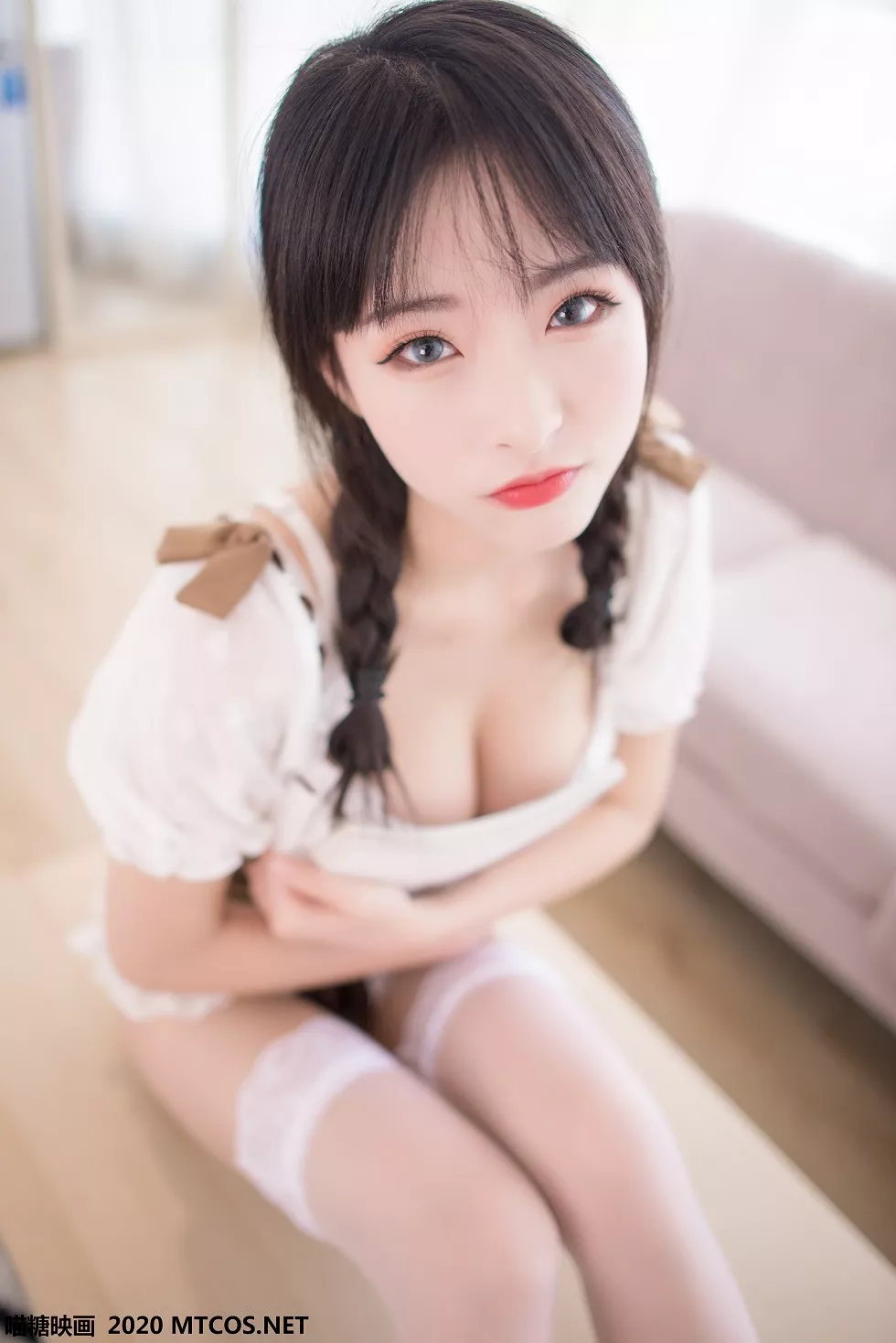 Xgyw.Org_[喵糖映画]Vol.130_楚楚动人女友性感内衣配白色蕾丝袜秀完美身材诱惑写真53P