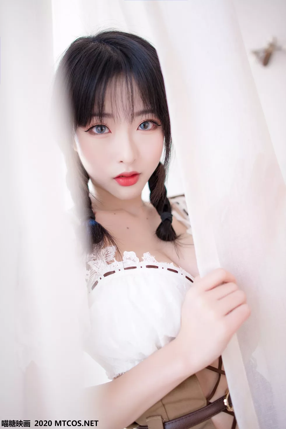 Xgyw.Org_[喵糖映画]Vol.130_楚楚动人女友性感内衣配白色蕾丝袜秀完美身材诱惑写真53P