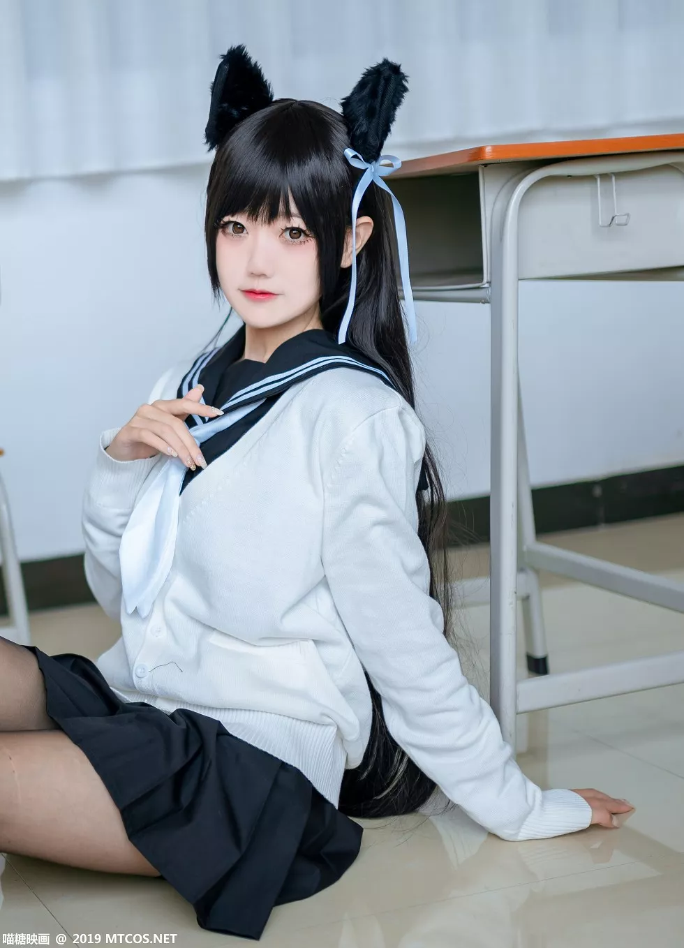 Xgyw.Org_[喵糖映画]SPL.009_性感美少女私房犬JK制服黑短裙配黑丝裤袜秀美腿诱惑写真40P