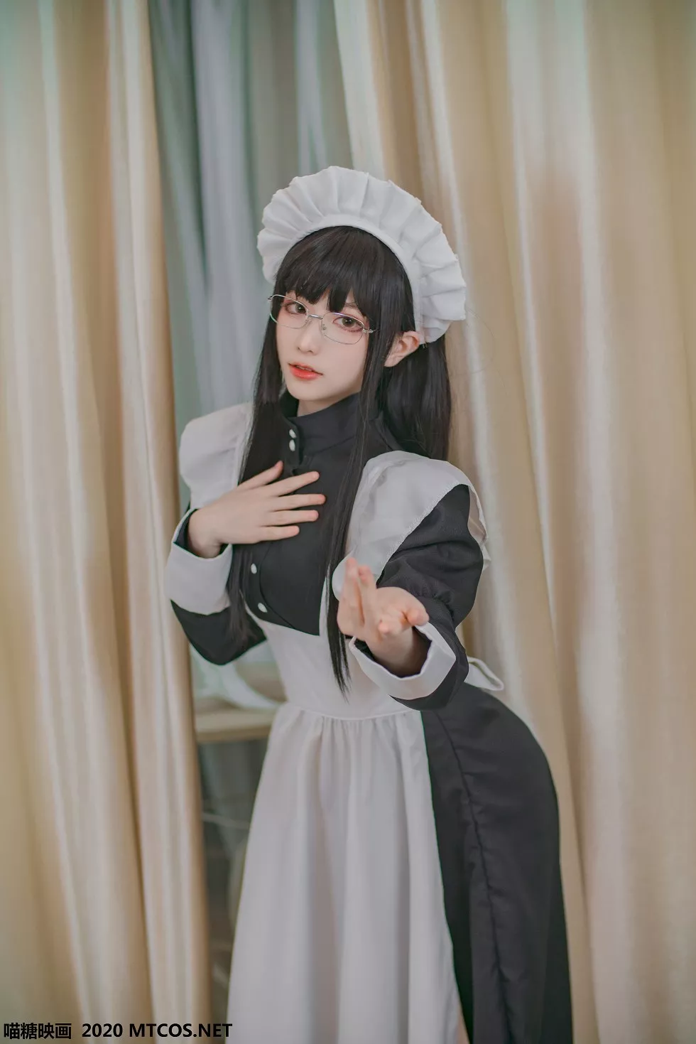 Xgyw.Org_[喵糖映画]Vol.120_眼镜美少女私房黑色女仆装配吊带黑丝袜性感红唇迷人写真36P