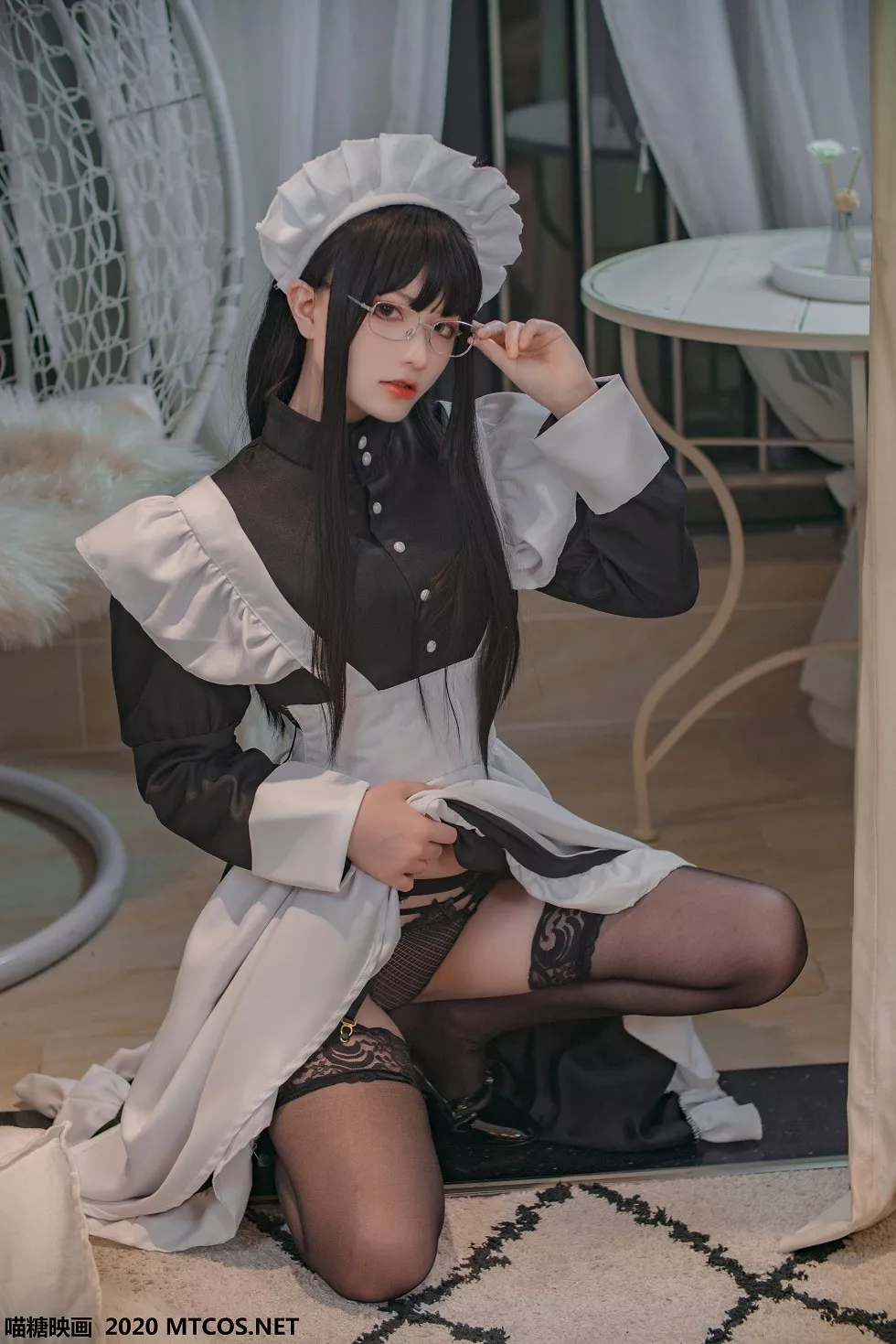 Xgyw.Org_[喵糖映画]Vol.120_眼镜美少女私房黑色女仆装配吊带黑丝袜性感红唇迷人写真36P
